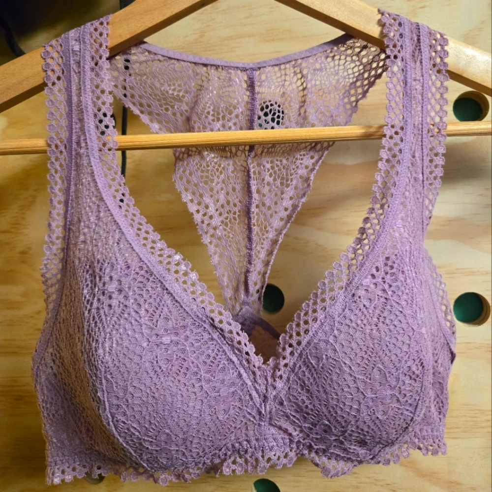 Victoria's Secret Lacey Lace Purple Pink Bra No Underwire